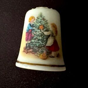 🌷 Vintage 1982 Avon Christmas Tree Trimming Thimble w/ Snowflake on Top